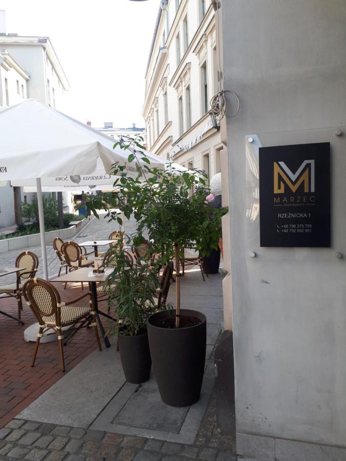 Rezydencja Marzec เนียซนอ ภายนอก รูปภาพ