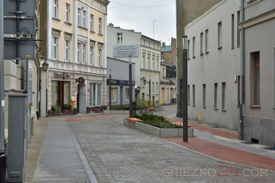Rezydencja Marzec เนียซนอ ภายนอก รูปภาพ
